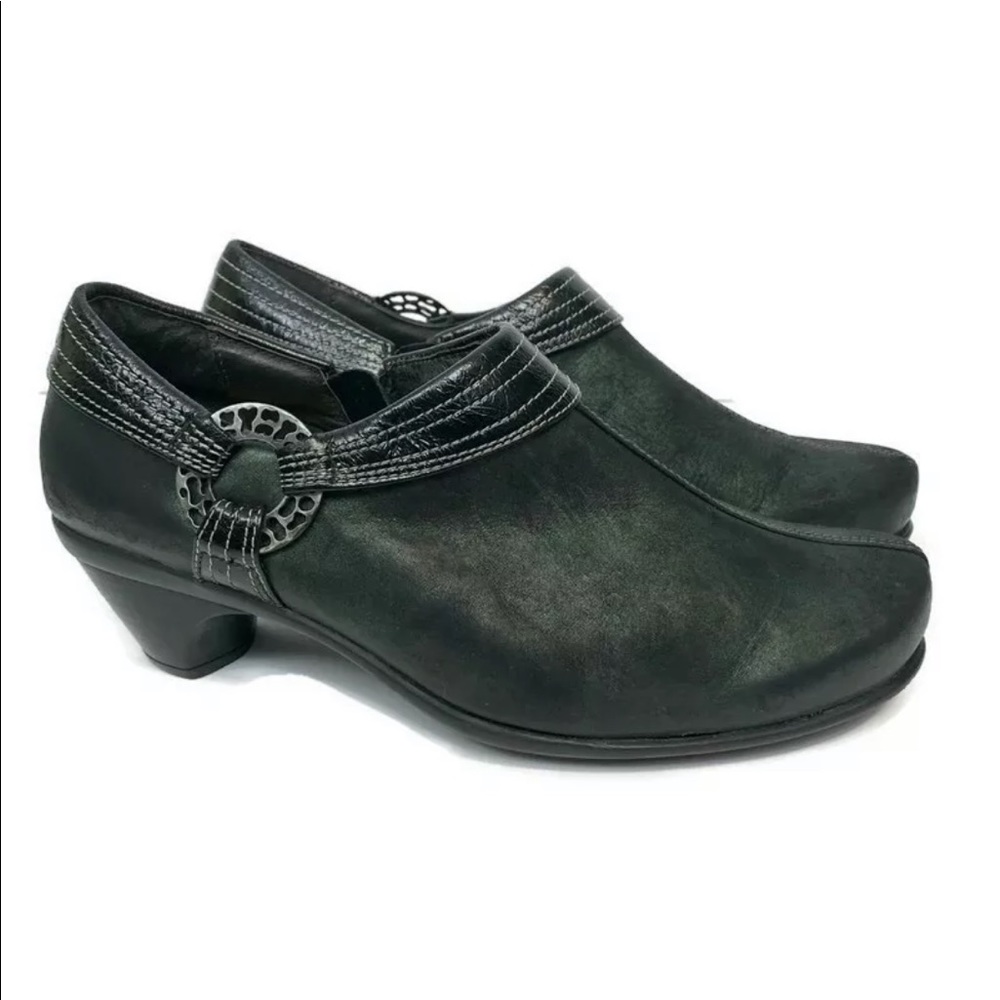Naot Black Leather Side Zip Ankle Boots 8